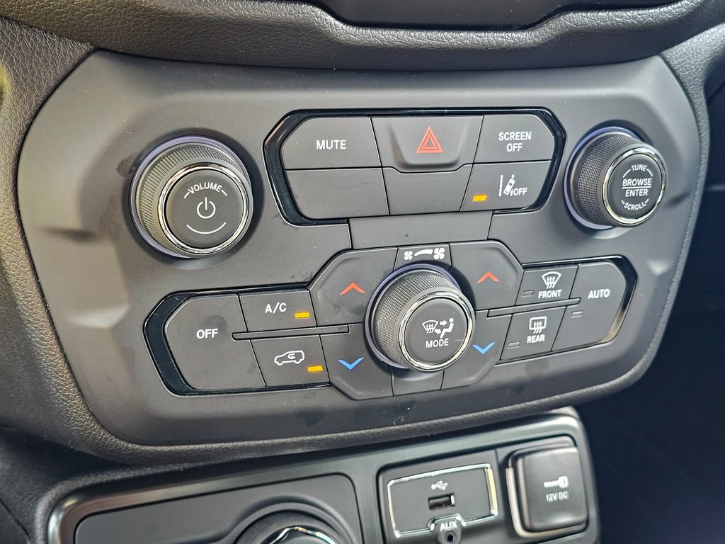 Used 2022 Jeep Renegade Altitude AWD/4WD image 24