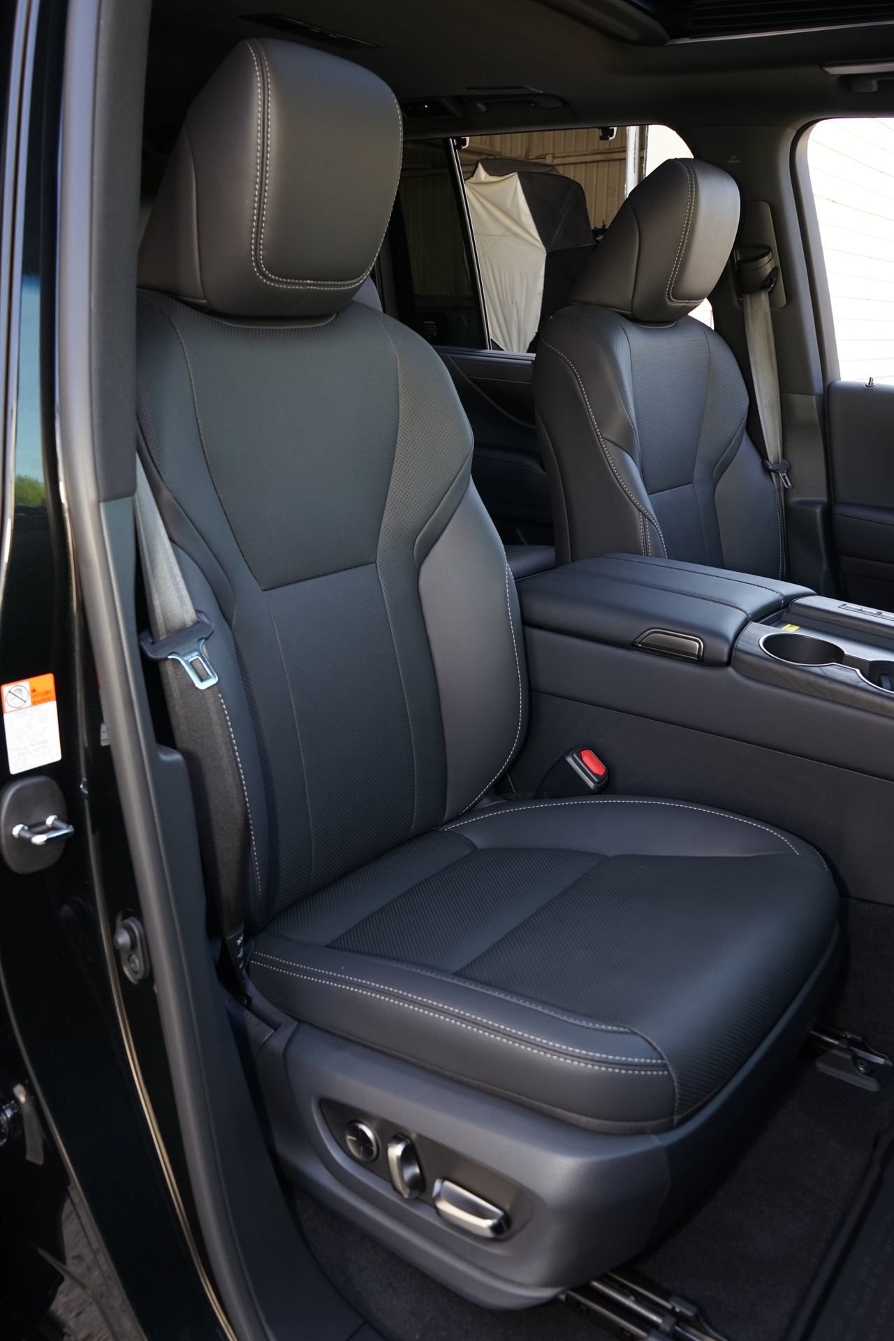 Used 2025 Lexus LX 600 4WD w/ Accessory Package (2T) image 11