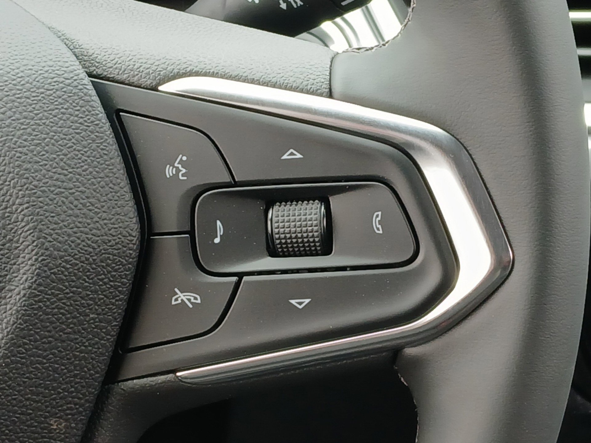 New 2026 Chevrolet Trax ACTIV w/ Sunroof Package FWD image 10