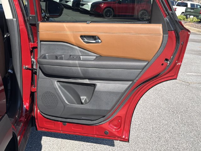 New 2026 Nissan Pathfinder Platinum AWD/4WD image 19