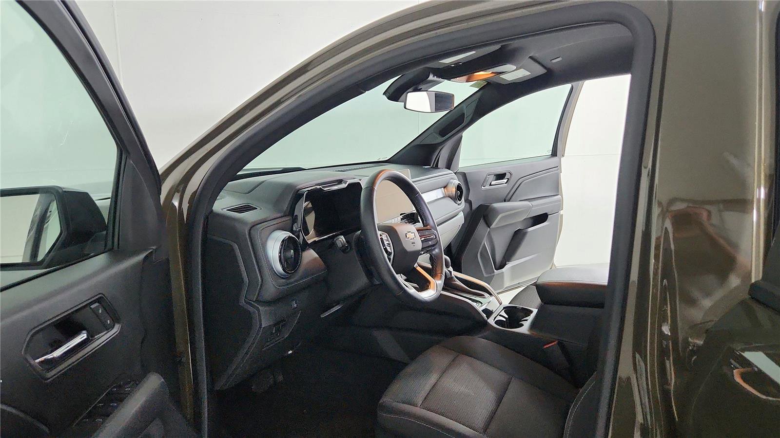 Used 2024 Chevrolet Colorado LT w/ LT Convenience Package AWD/4WD image 9