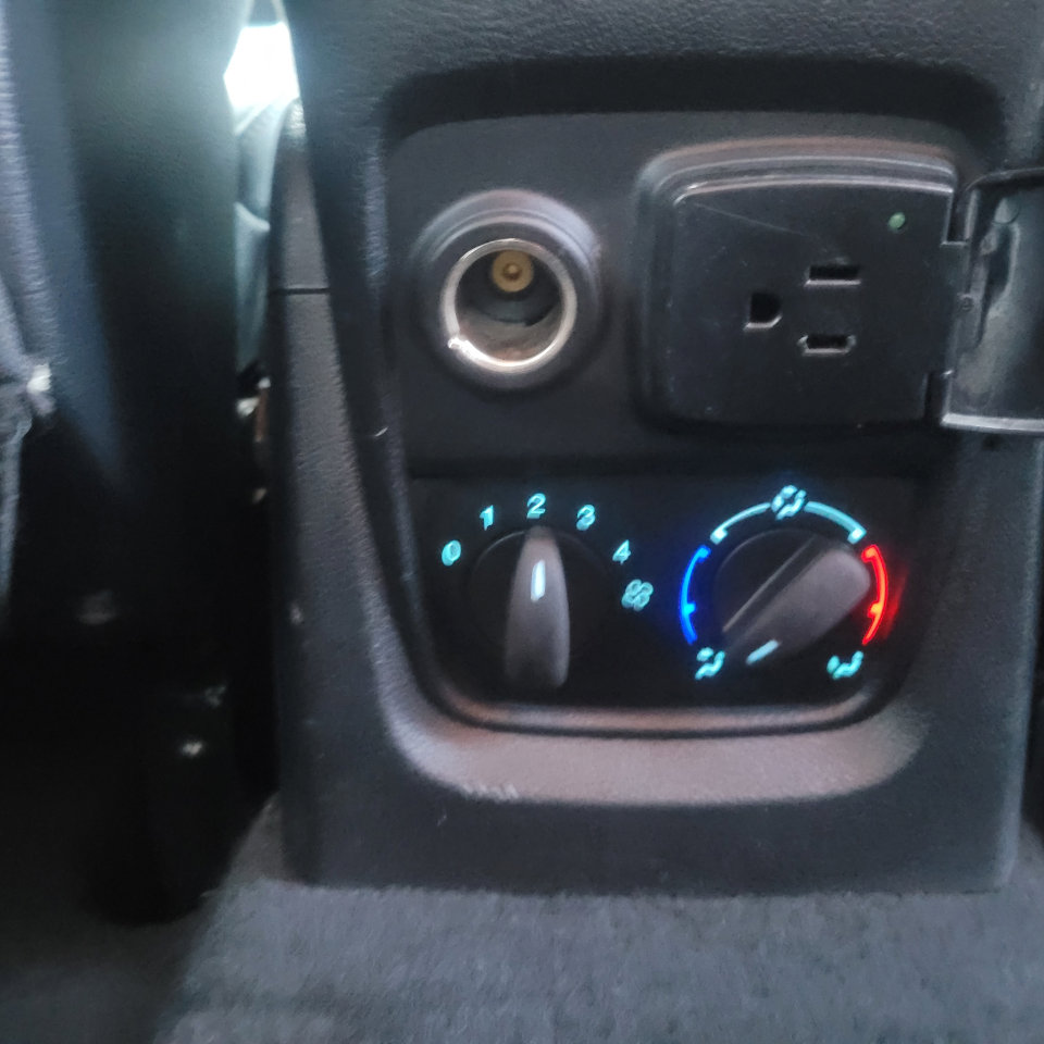 Used 2021 Ford Transit Connect XLT image 28