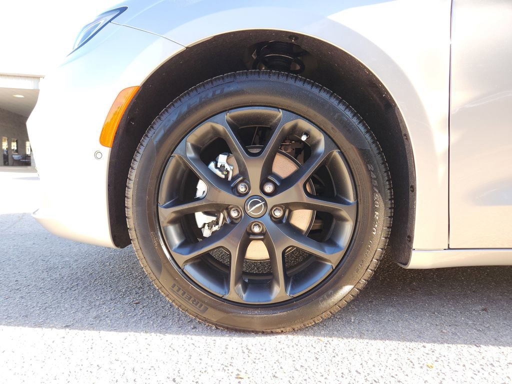 New 2026 Chrysler Pacifica Select w/ S Appearance Package image 32