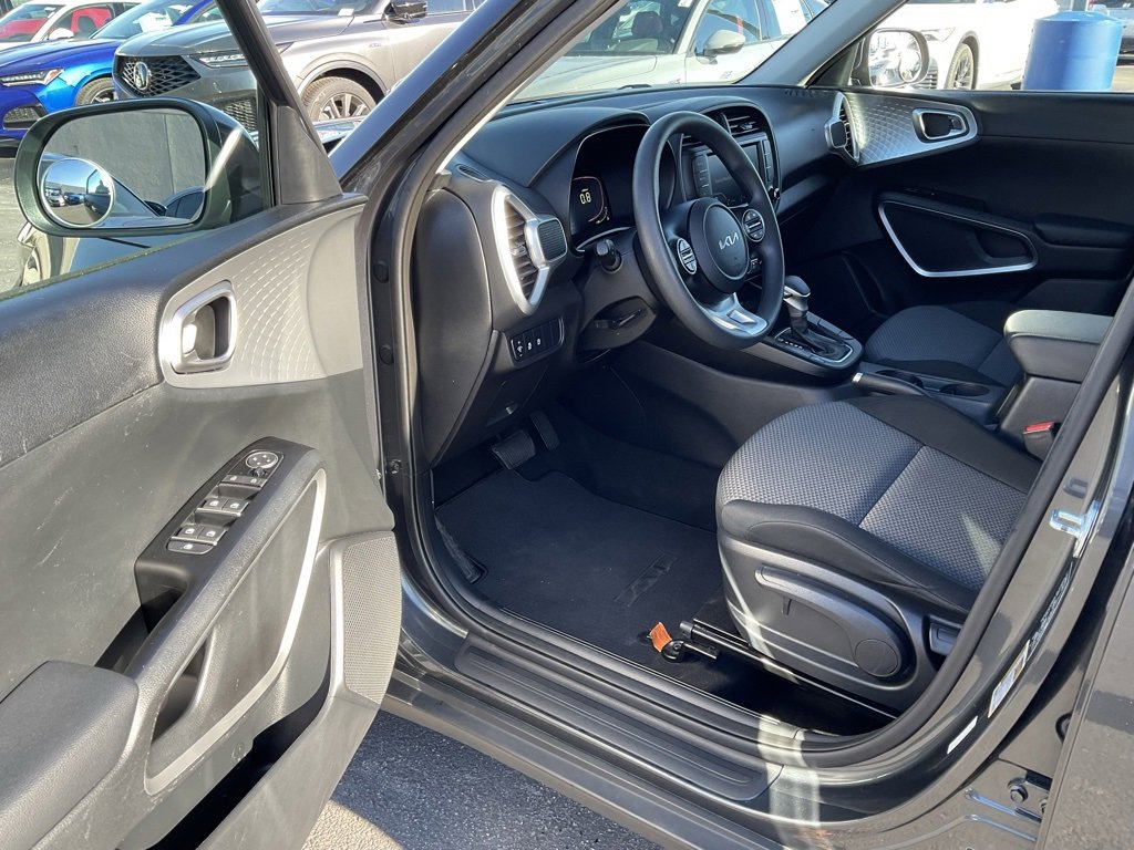 Used 2023 Kia Soul LX w/ LX Technology Package image 10