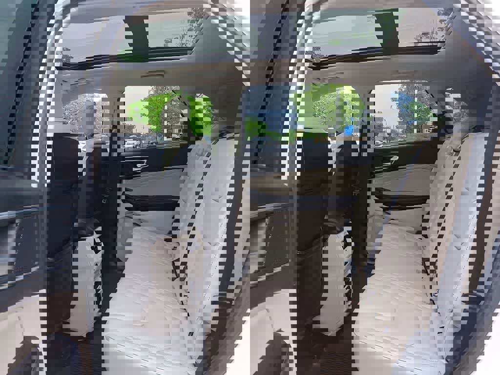 Used 2018 Ford Edge Titanium w/ Equipment Group 301A AWD/4WD image 20