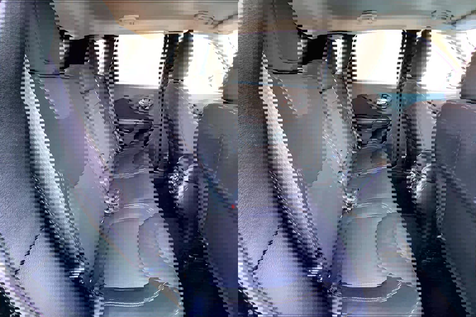 Used 2016 Jeep Cherokee Latitude w/ Cold Weather Group image 19