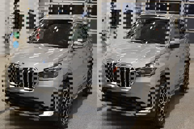 Used 2025 BMW X1 xDrive28i image 9