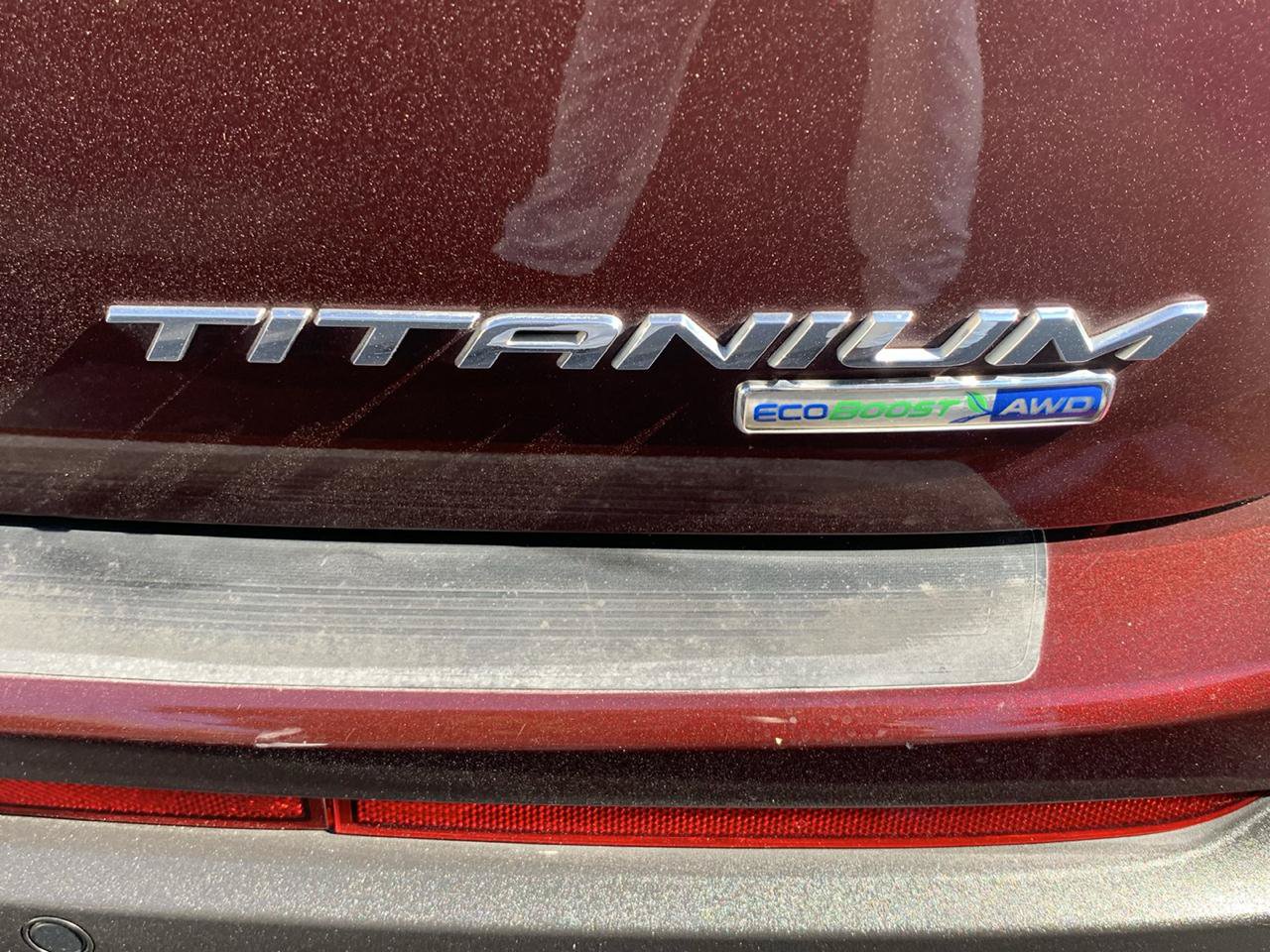 Used 2018 Ford Edge Titanium w/ Equipment Group 302A AWD/4WD image 38