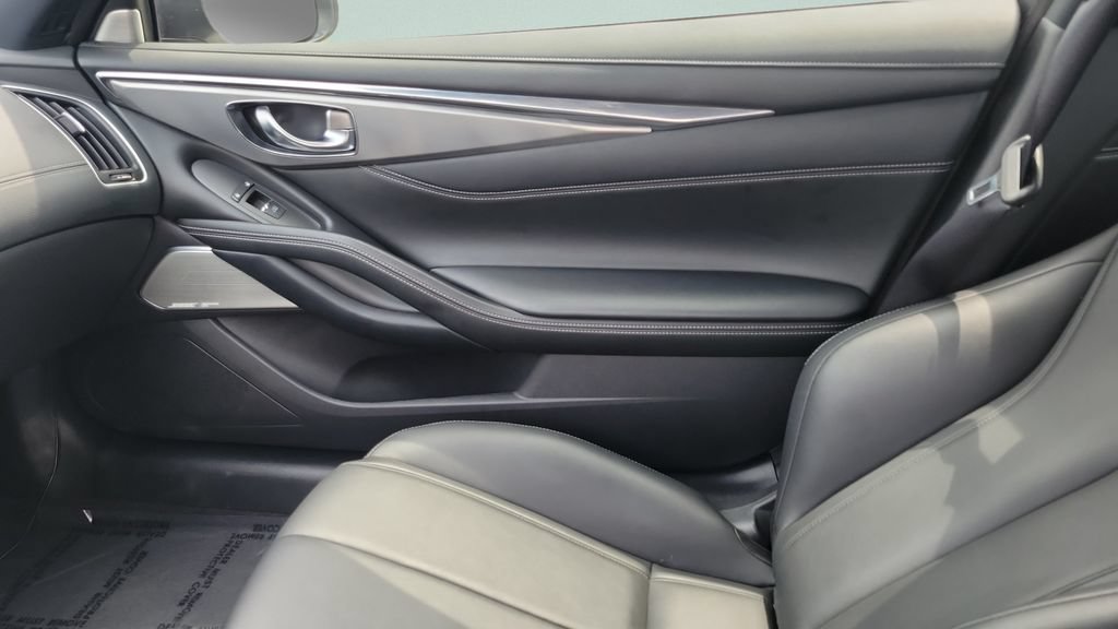 Used 2019 INFINITI Q60 3.0t Luxe AWD/4WD image 13