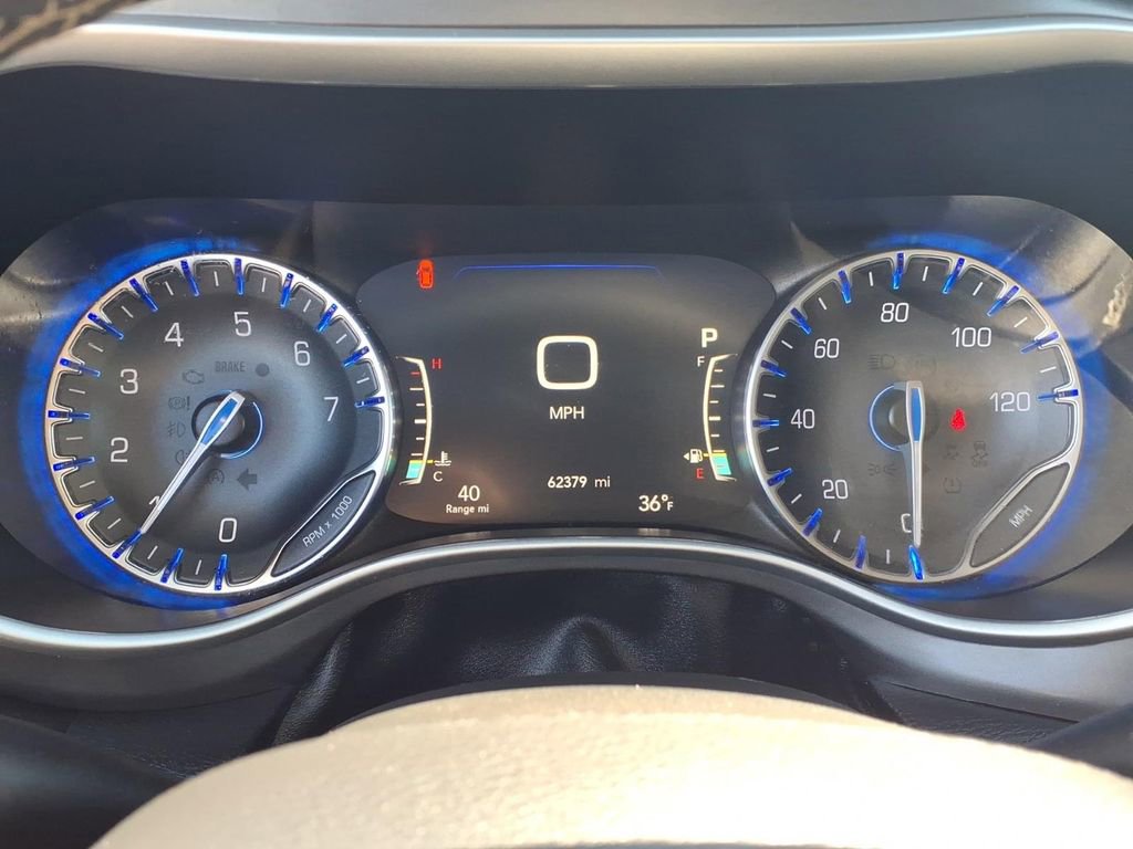 Used 2024 Chrysler Pacifica Touring-L image 6