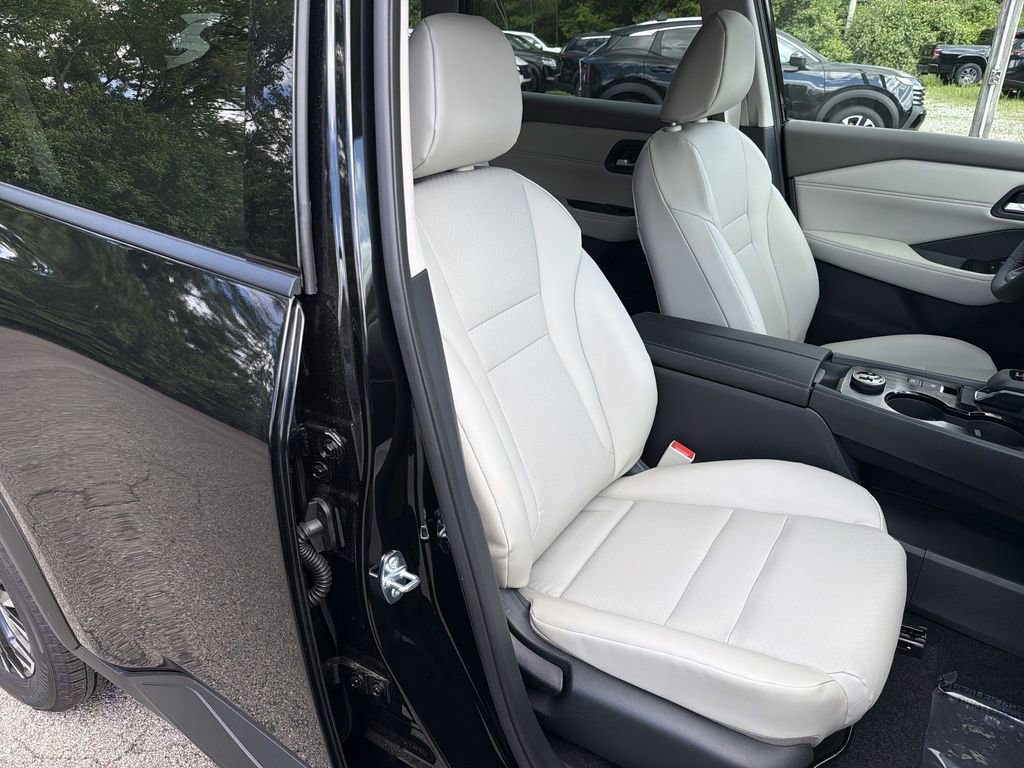 New 2026 Nissan Rogue Dark Armor AWD/4WD image 18