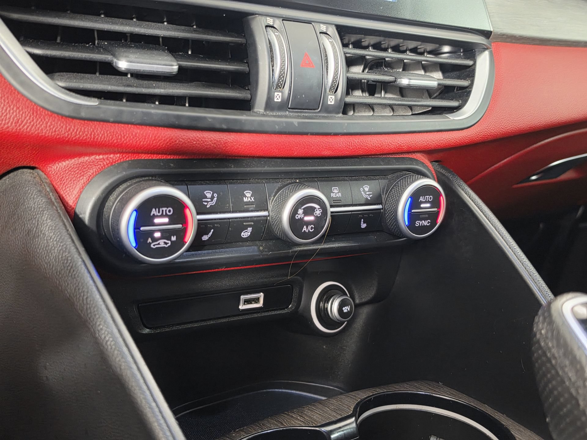 Used 2020 Alfa Romeo Giulia Ti w/ Nero Edizione RWD image 27