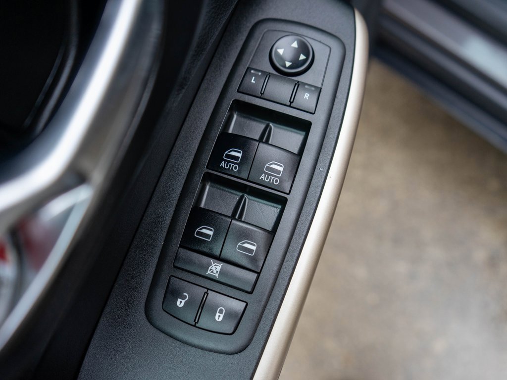 Used 2018 Jeep Cherokee Limited image 16