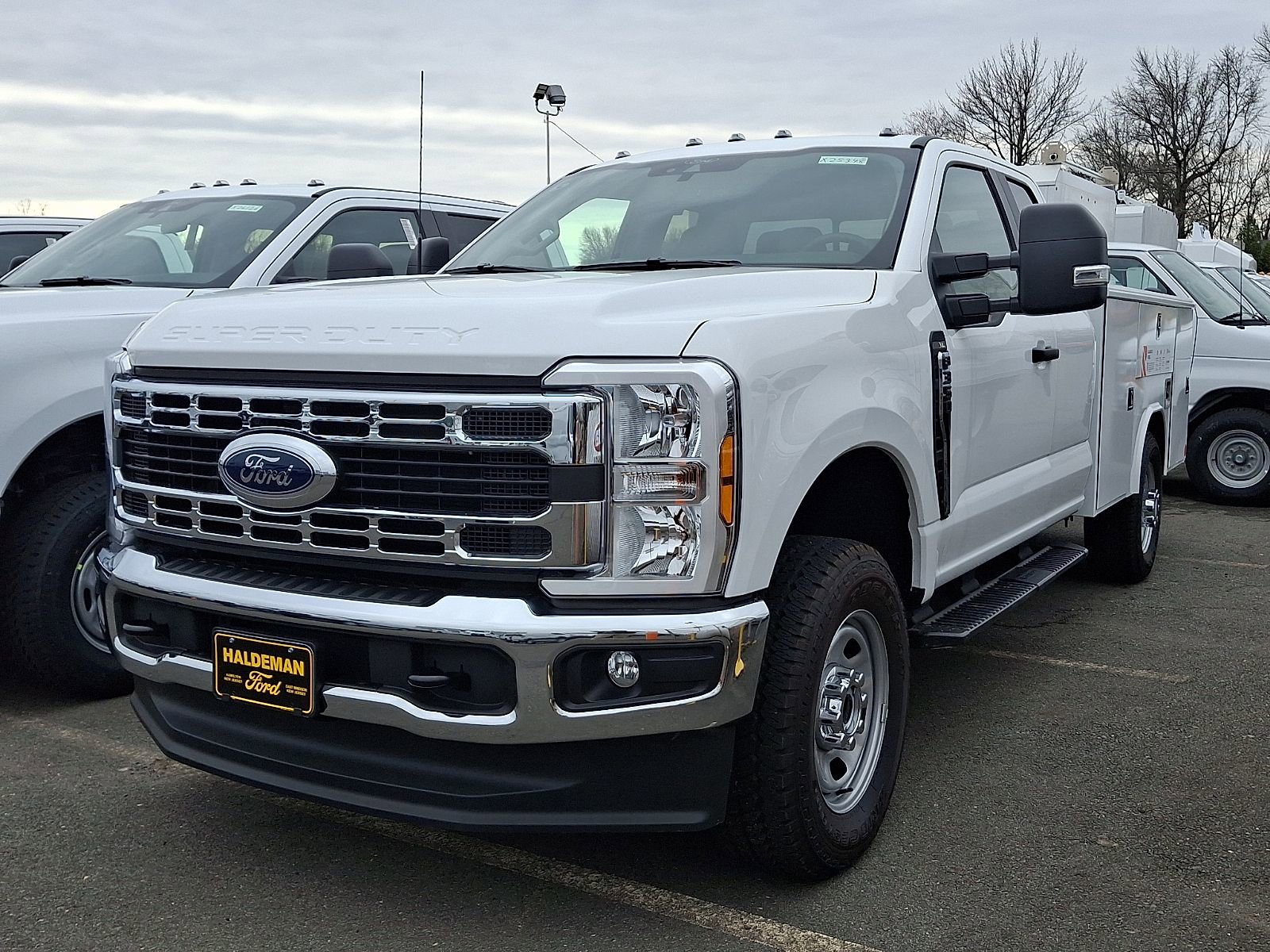 New 2025 Ford F350 XL w/ XL Chrome Package AWD/4WD image 3