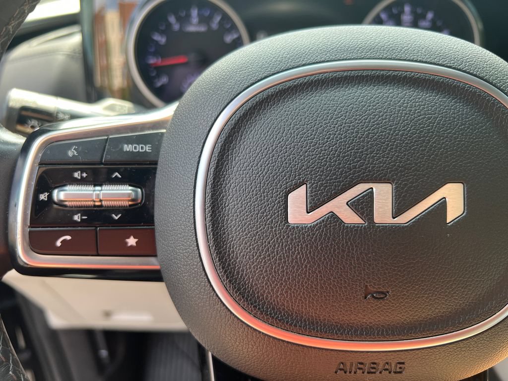 Used 2024 Kia Carnival EX FWD image 28