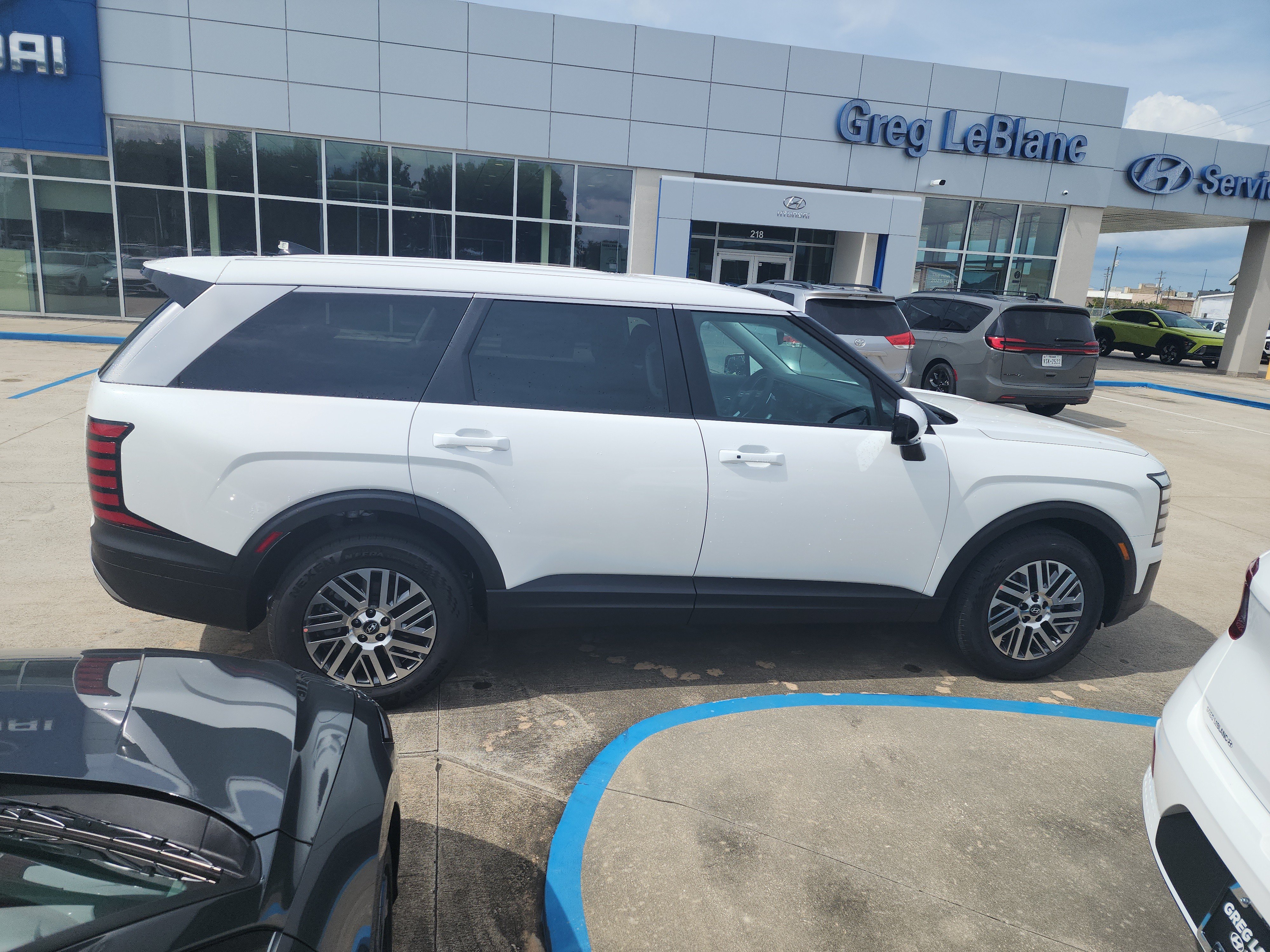 New 2027 Hyundai Palisade SE FWD image 8