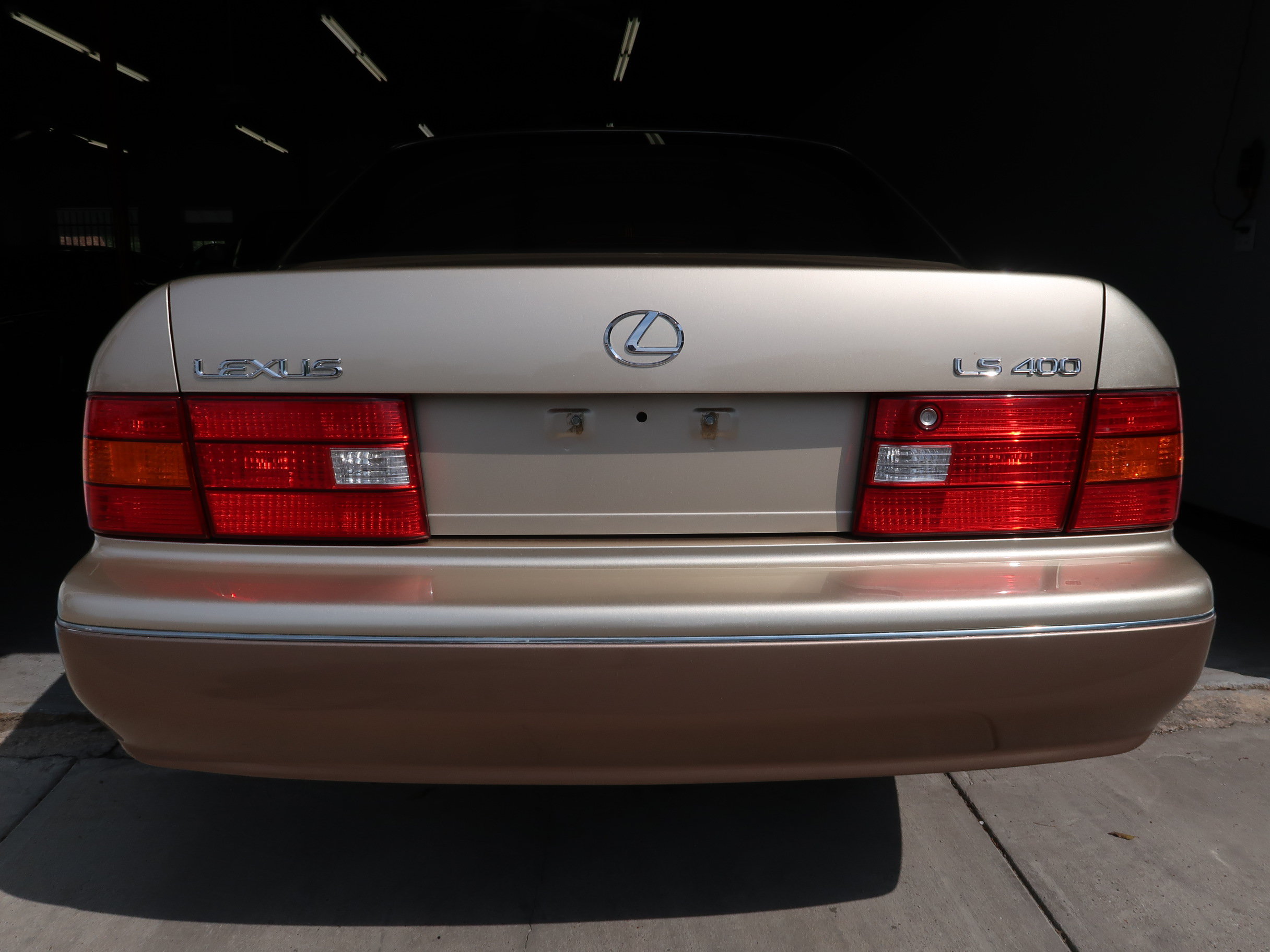 Used 2000 Lexus LS 400 RWD image 10