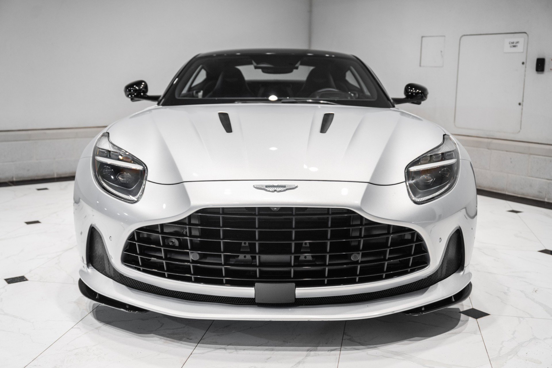 Used 2024 Aston Martin DB12 Coupe RWD image 7