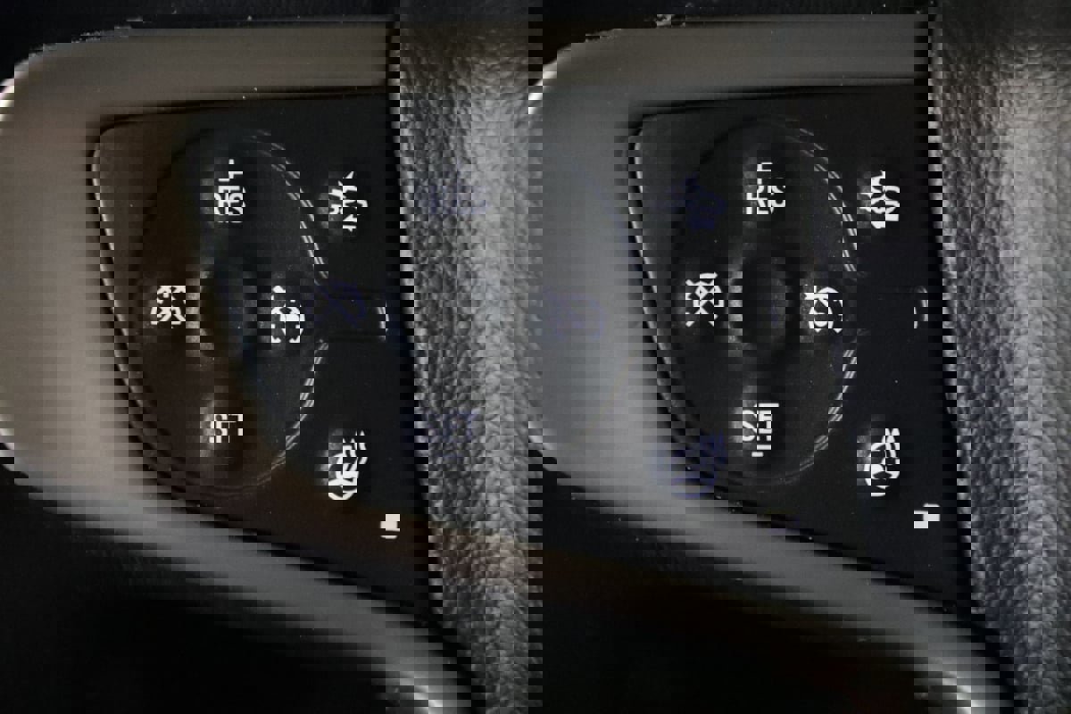 Used 2017 GMC Yukon Denali w/ Open Road Package image 18