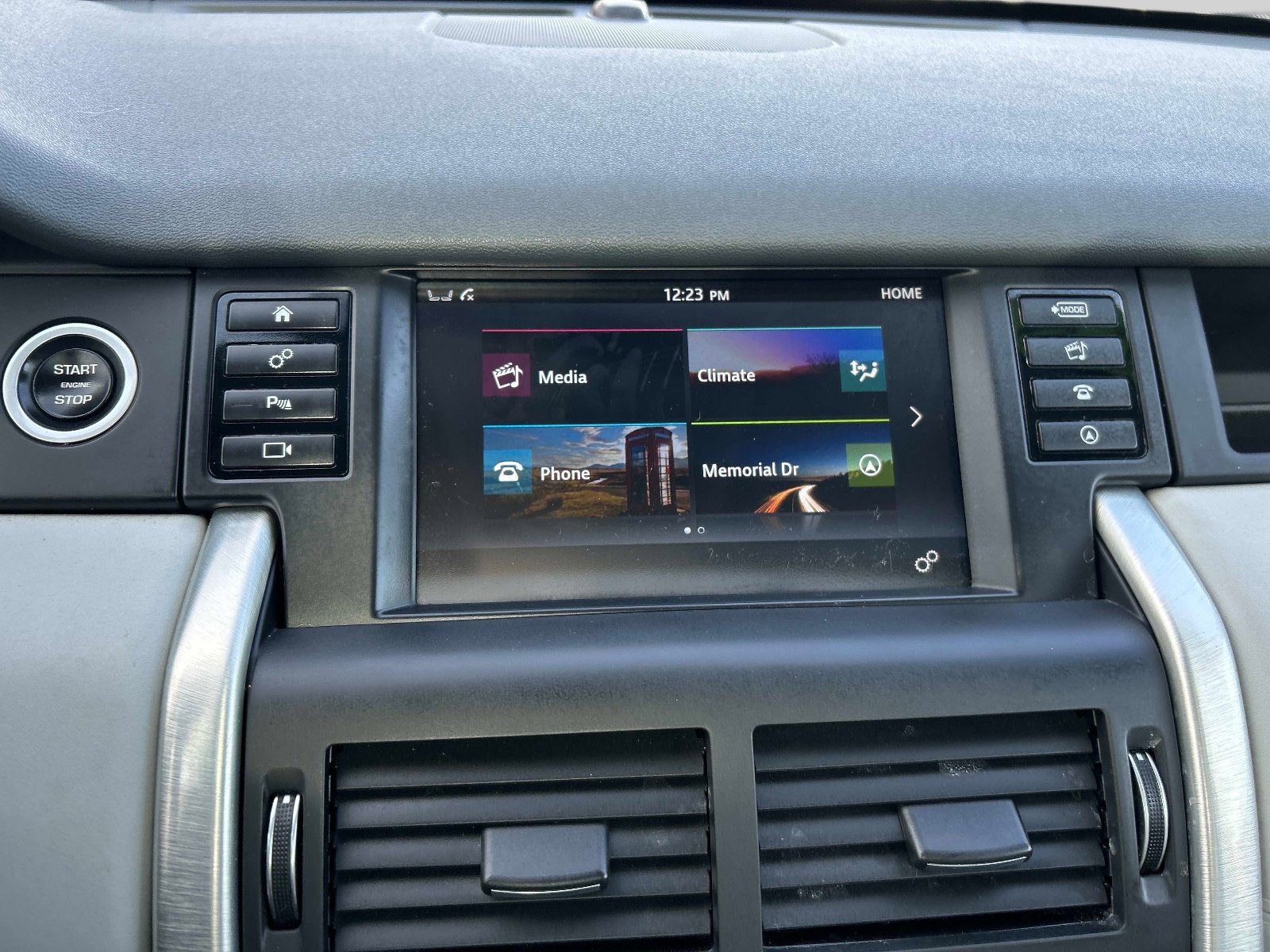 Used 2016 Land Rover Discovery Sport HSE image 28