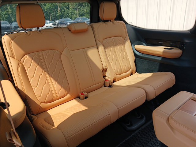 Used 2024 Jeep Grand Wagoneer Series III w/ Rear Seat Video Group 1 AWD/4WD image 19