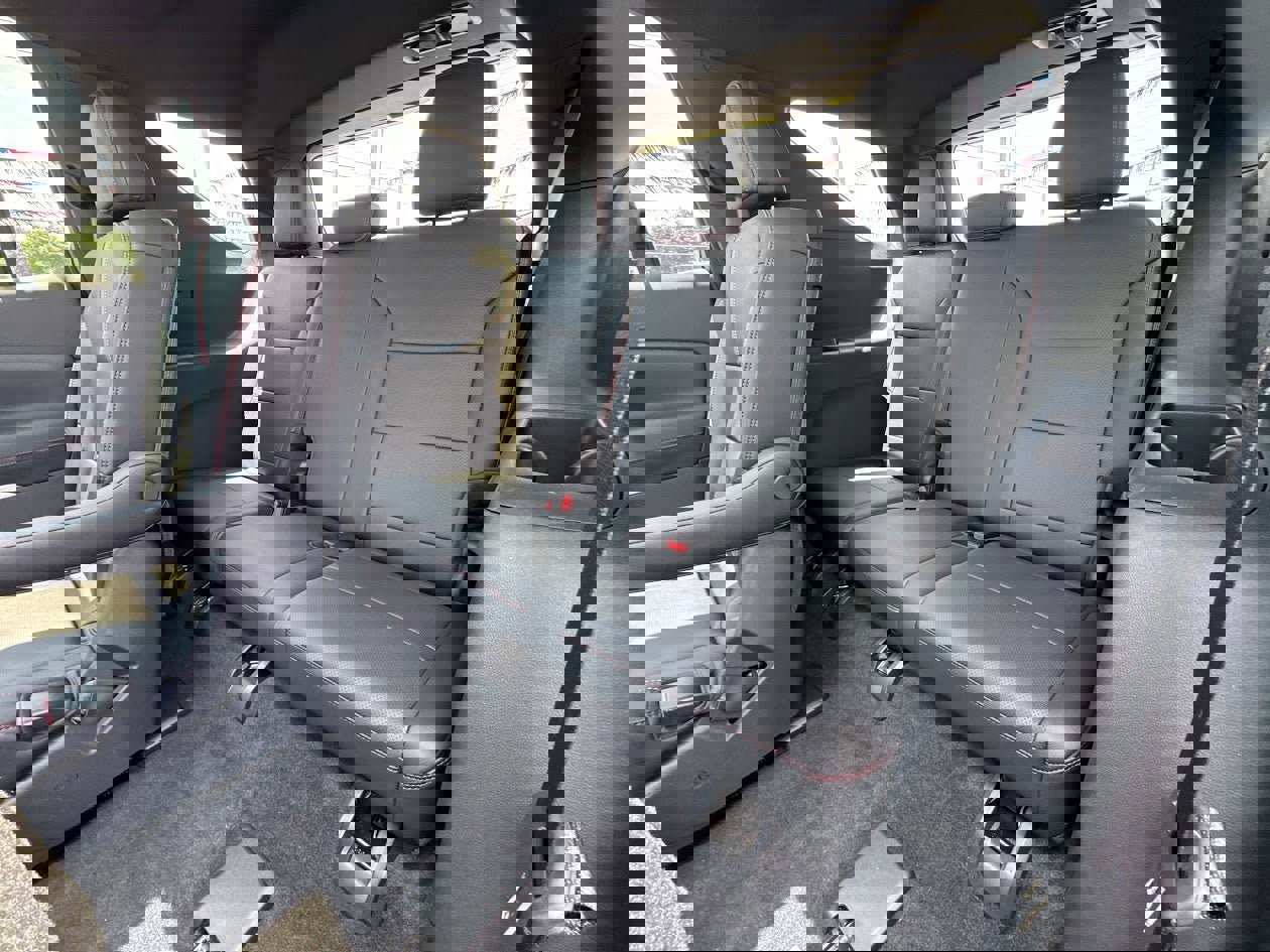 Used 2024 Chevrolet Traverse RS image 12