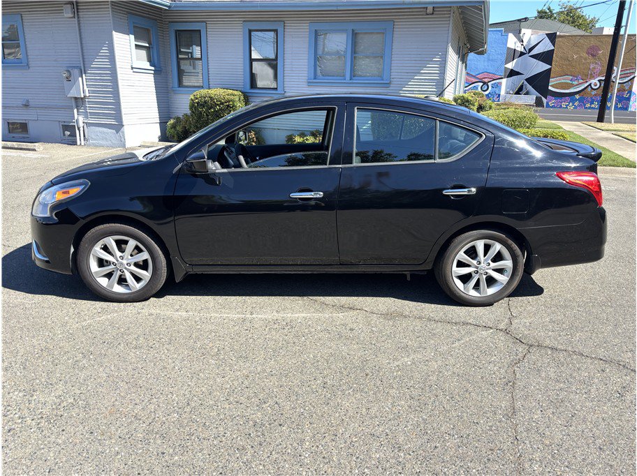 Used 2015 Nissan Versa w/ SL Tech Package FWD image 4