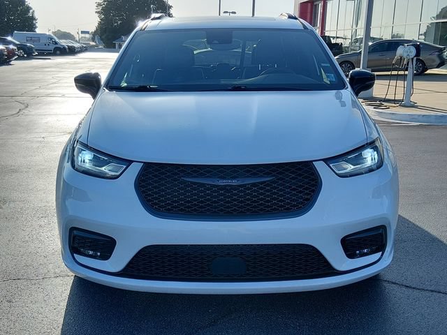 Used 2025 Chrysler Pacifica Limited FWD image 8