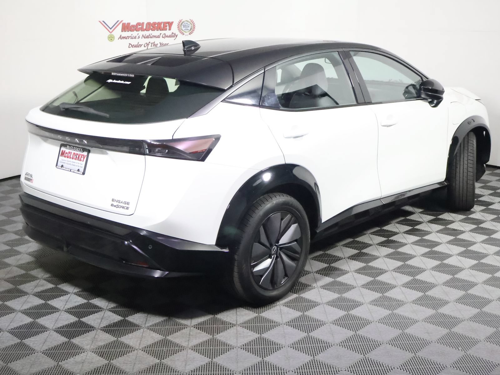 Used 2023 Nissan Ariya AWD image 4