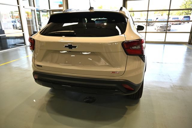 New 2026 Chevrolet Trax RS w/ Driver Confidence Package FWD image 6