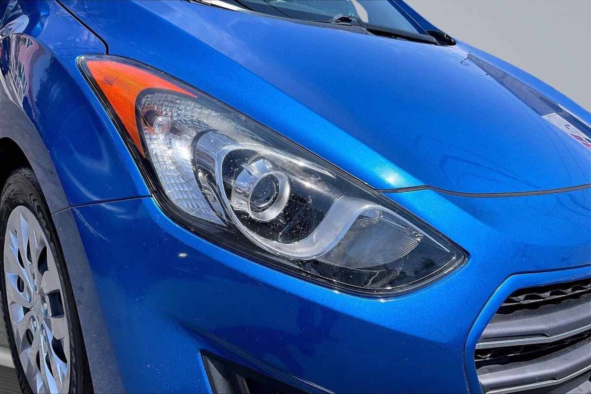 Used 2017 Hyundai Elantra GT FWD image 29