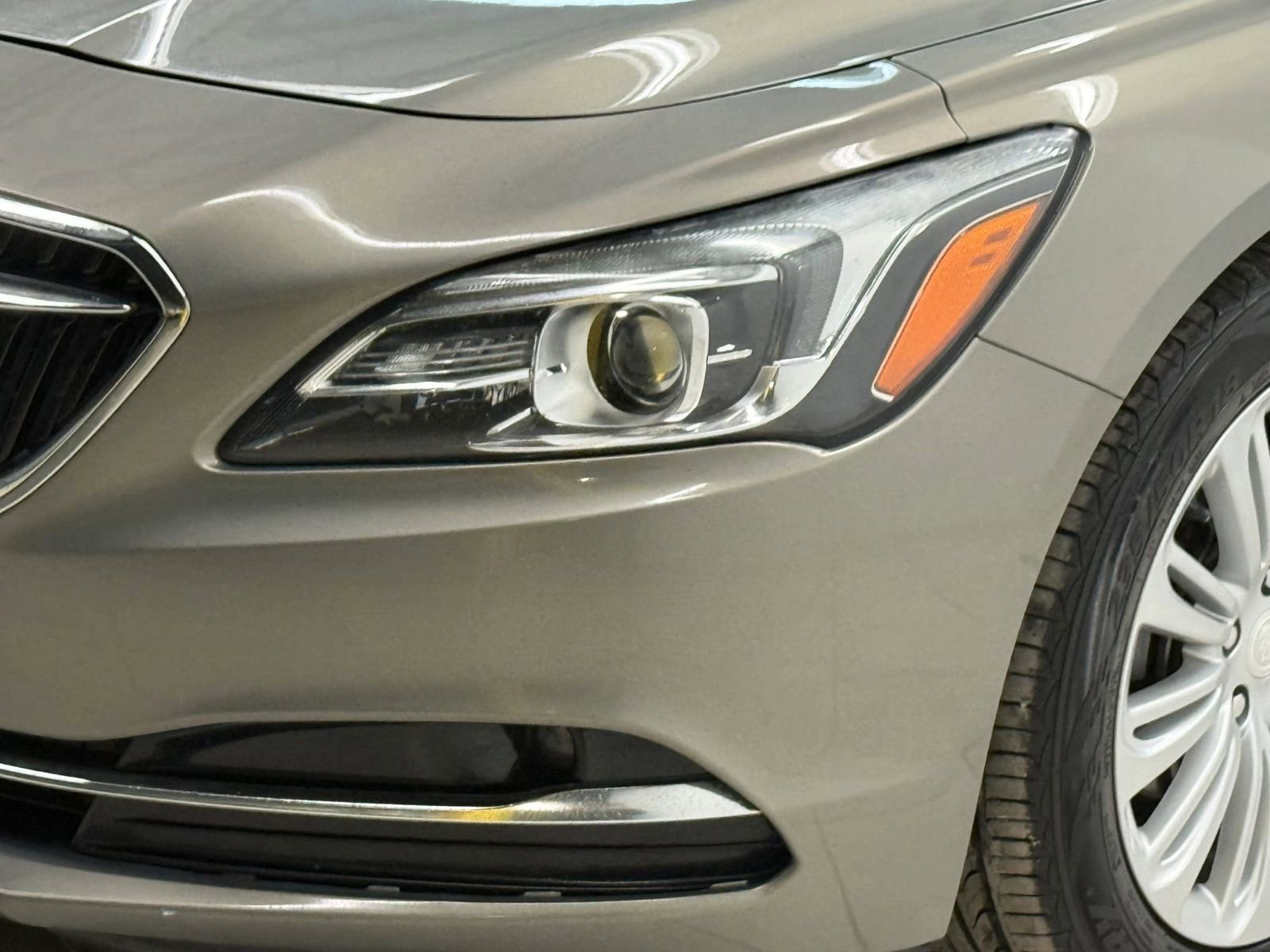 Used 2019 Buick LaCrosse Essence w/ Sights and Sounds Package image 4