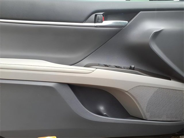 Used 2022 Toyota Camry XLE image 10