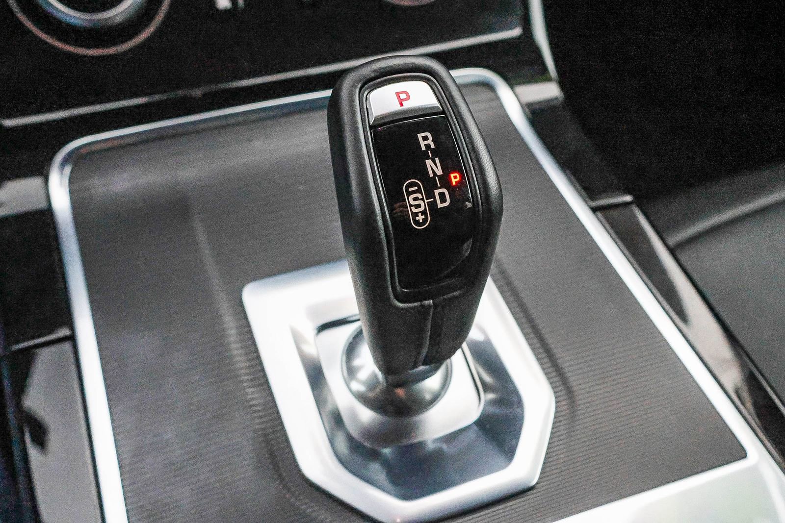 Certified 2023 Land Rover Range Rover Evoque SE image 39