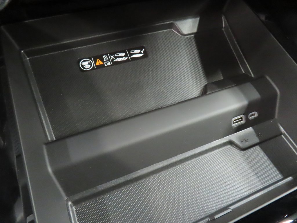 Used 2025 Chevrolet Suburban Premier image 61