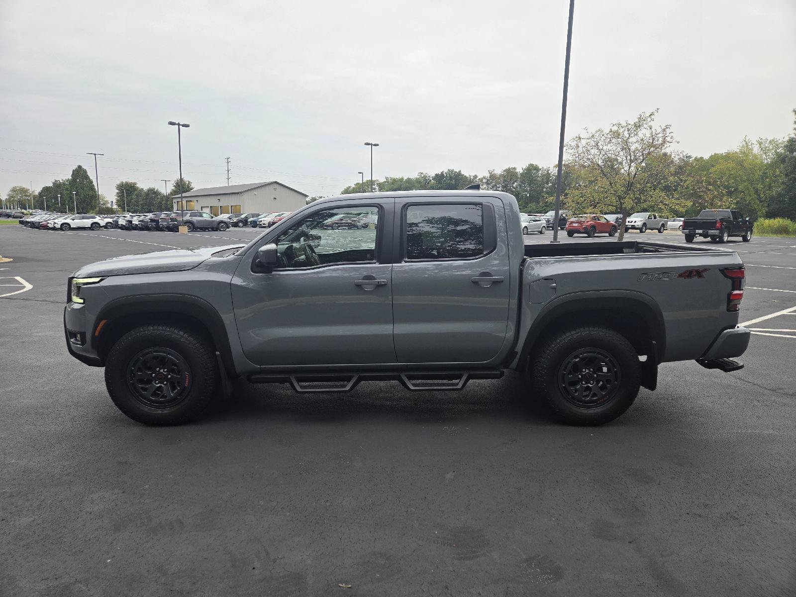 Used 2025 Nissan Frontier PRO-4X AWD/4WD image 5