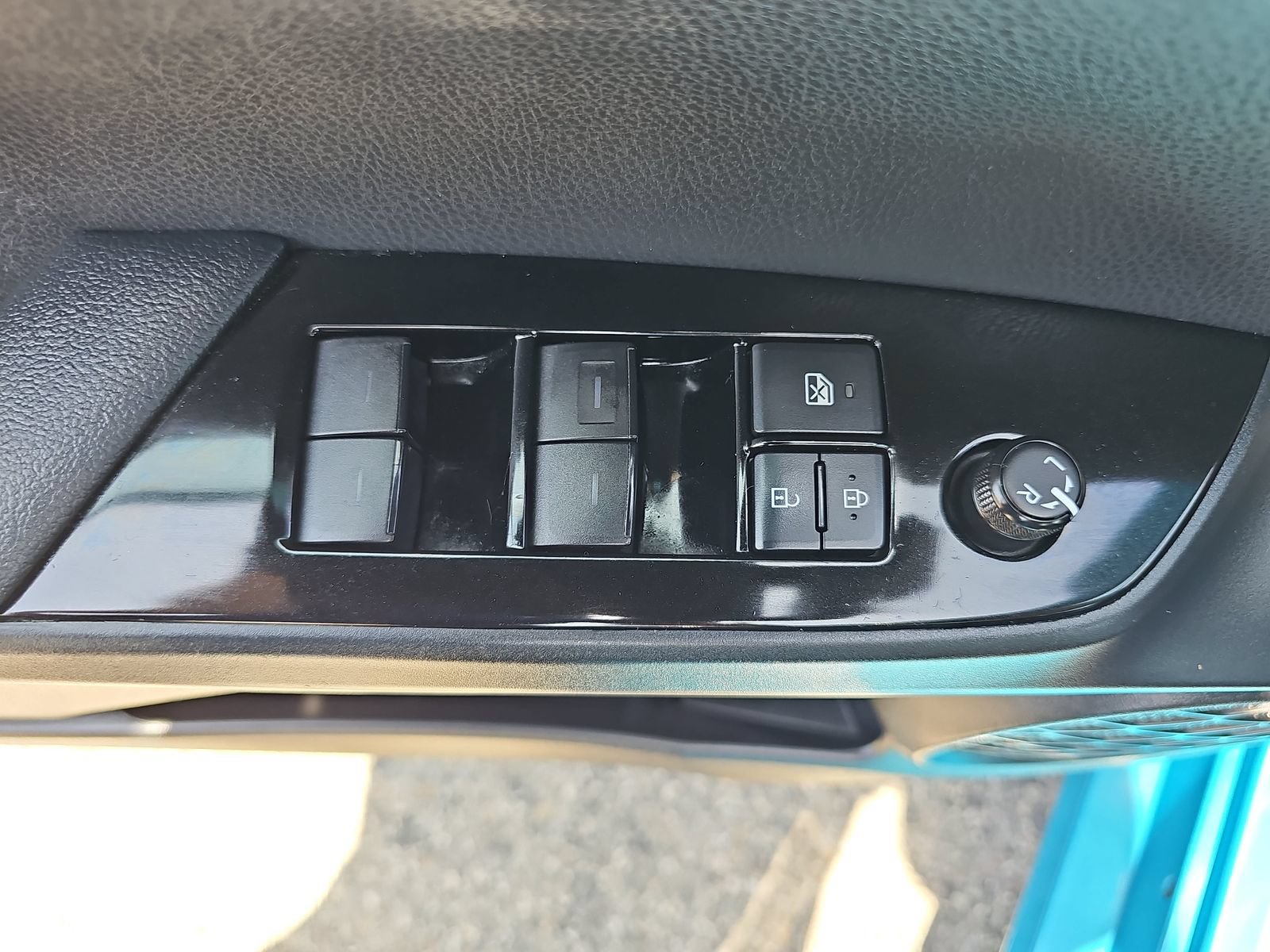 Used 2020 Toyota Prius Prime XLE FWD image 26
