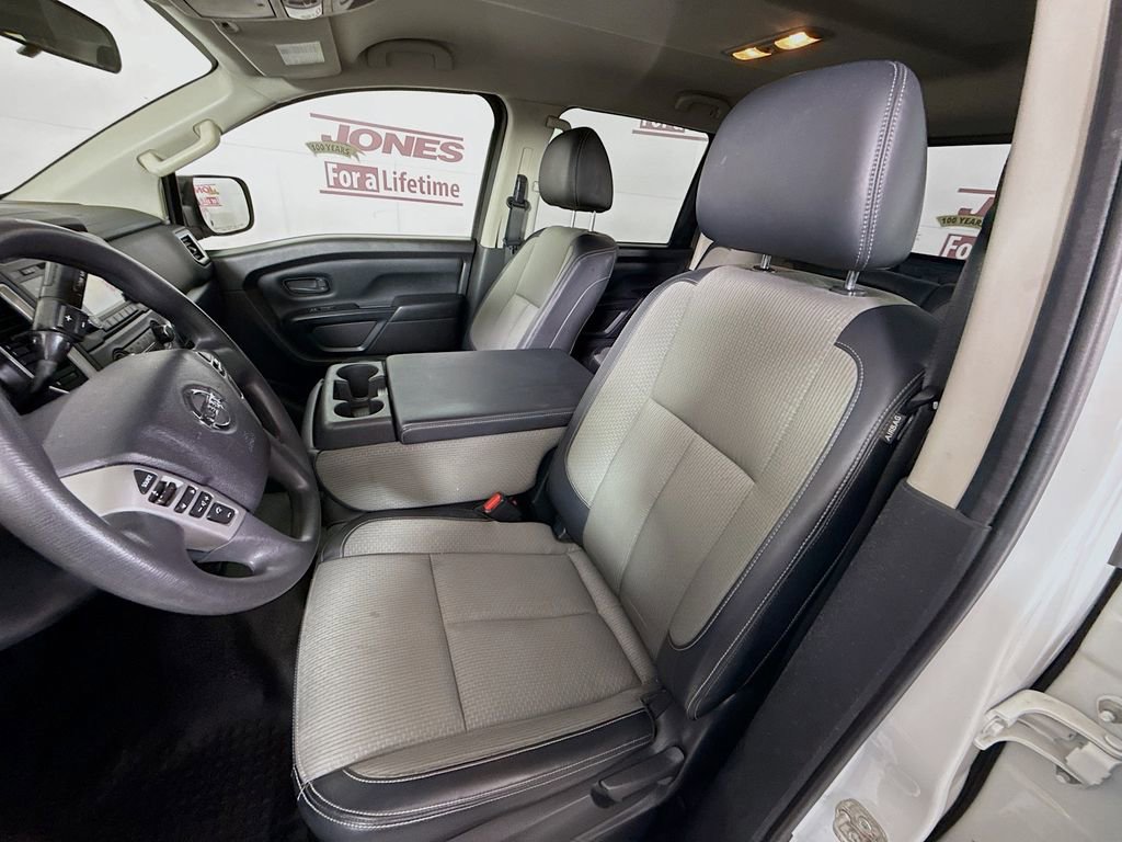 Used 2017 Nissan Titan S image 22