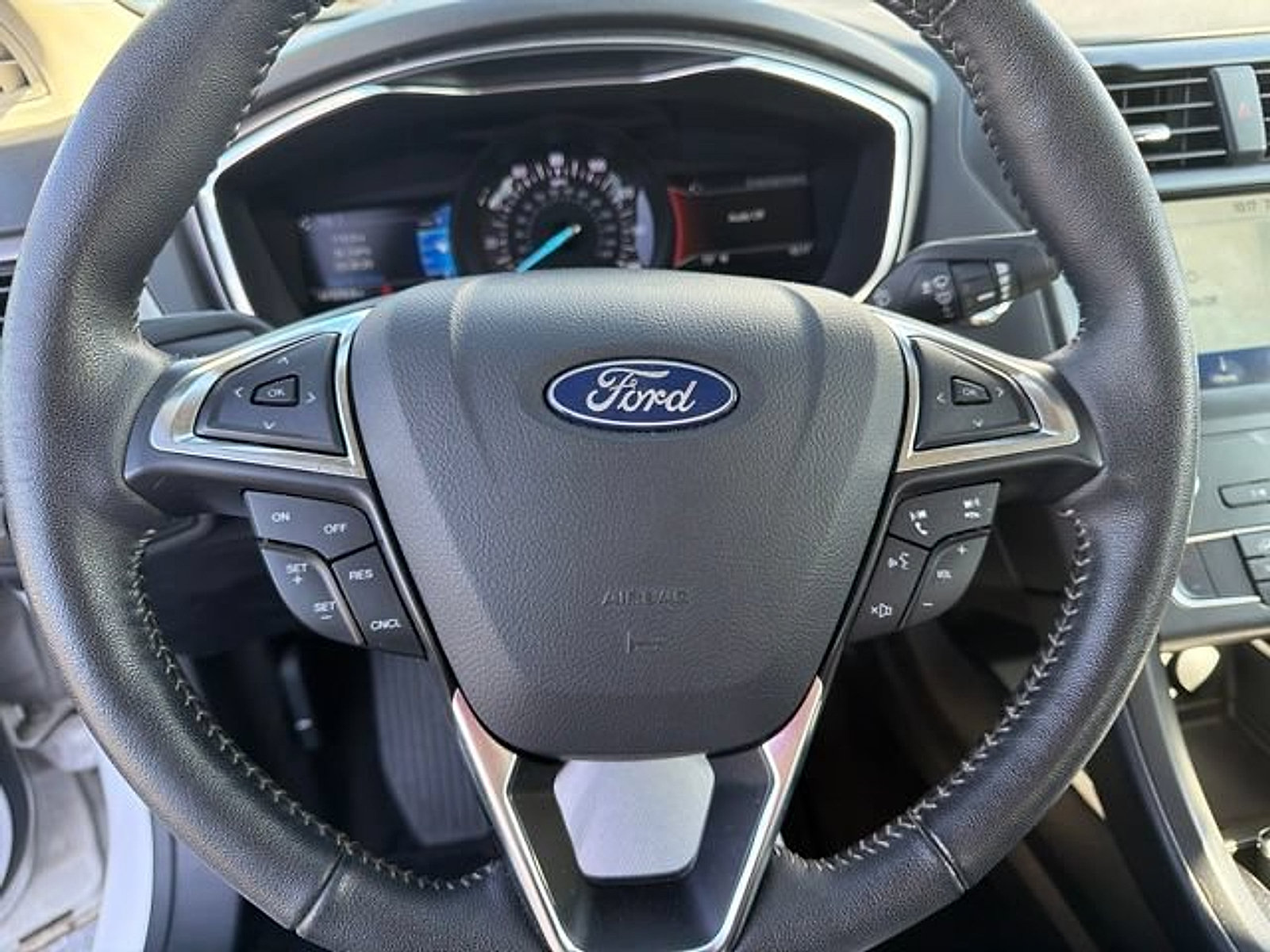 Used 2020 Ford Fusion SE w/ Equipment Group 151A FWD image 13