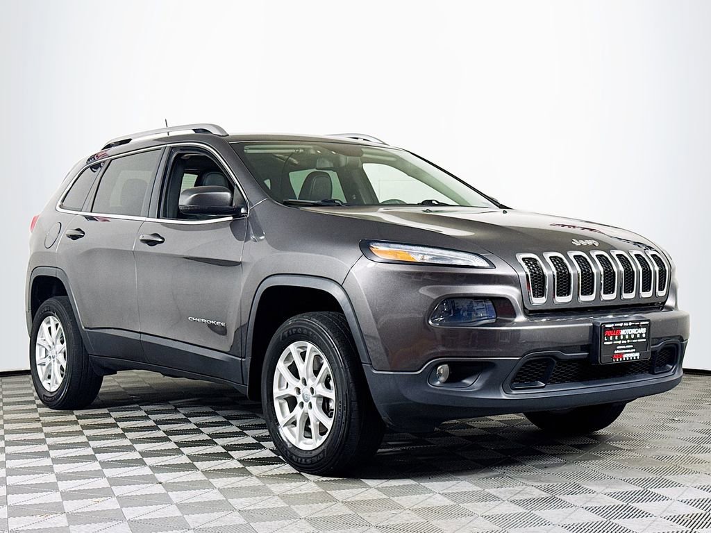 Used 2018 Jeep Cherokee Latitude Plus w/ Comfort/Convenience Group AWD/4WD image 1