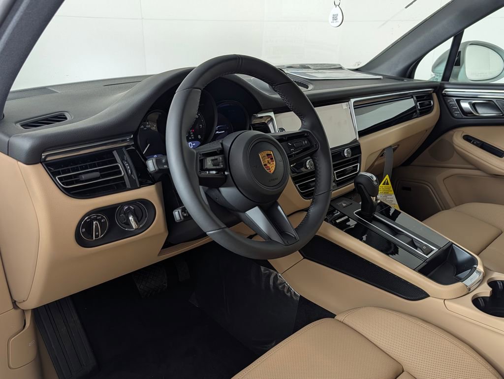 New 2026 Porsche Macan image 3