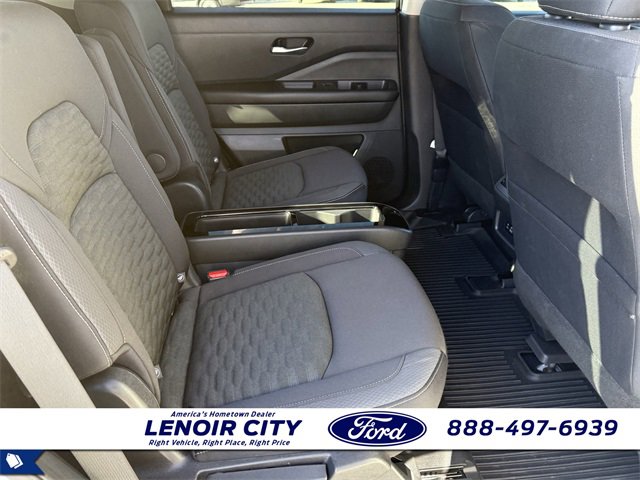 Used 2022 Nissan Pathfinder SV w/ SV Premium Package image 19