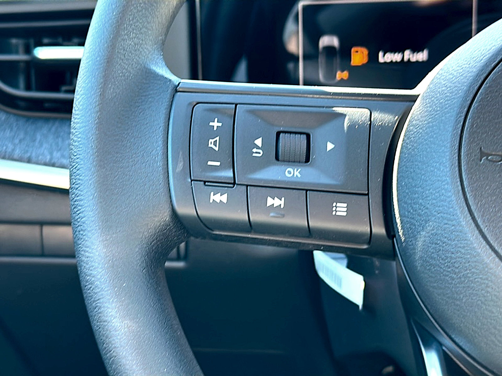 New 2026 Nissan Kicks S image 19