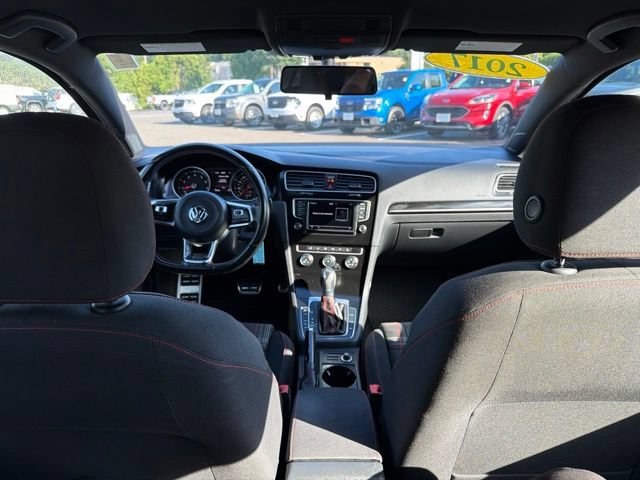 Used 2017 Volkswagen Golf 4-Door FWD image 11