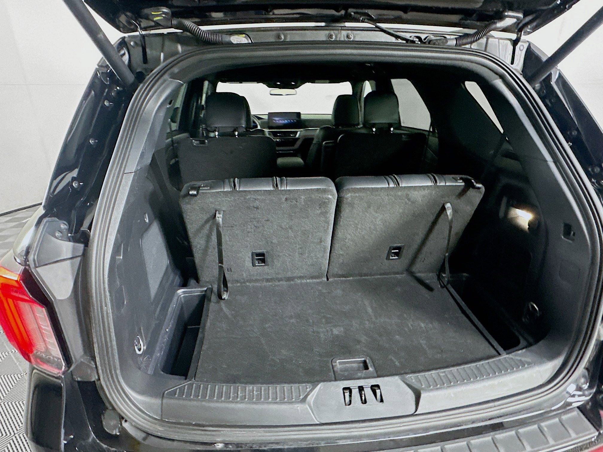 Used 2025 Ford Explorer ST-Line image 30