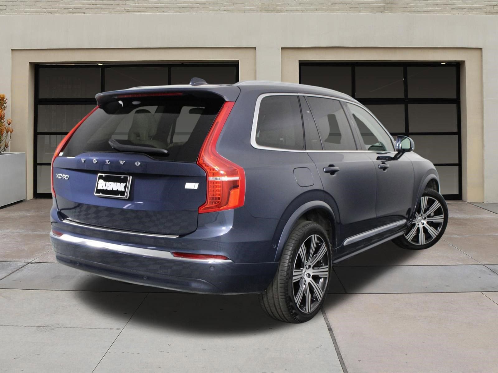 Certified 2023 Volvo XC90 T8 Plus w/ Protection Package Premier image 4