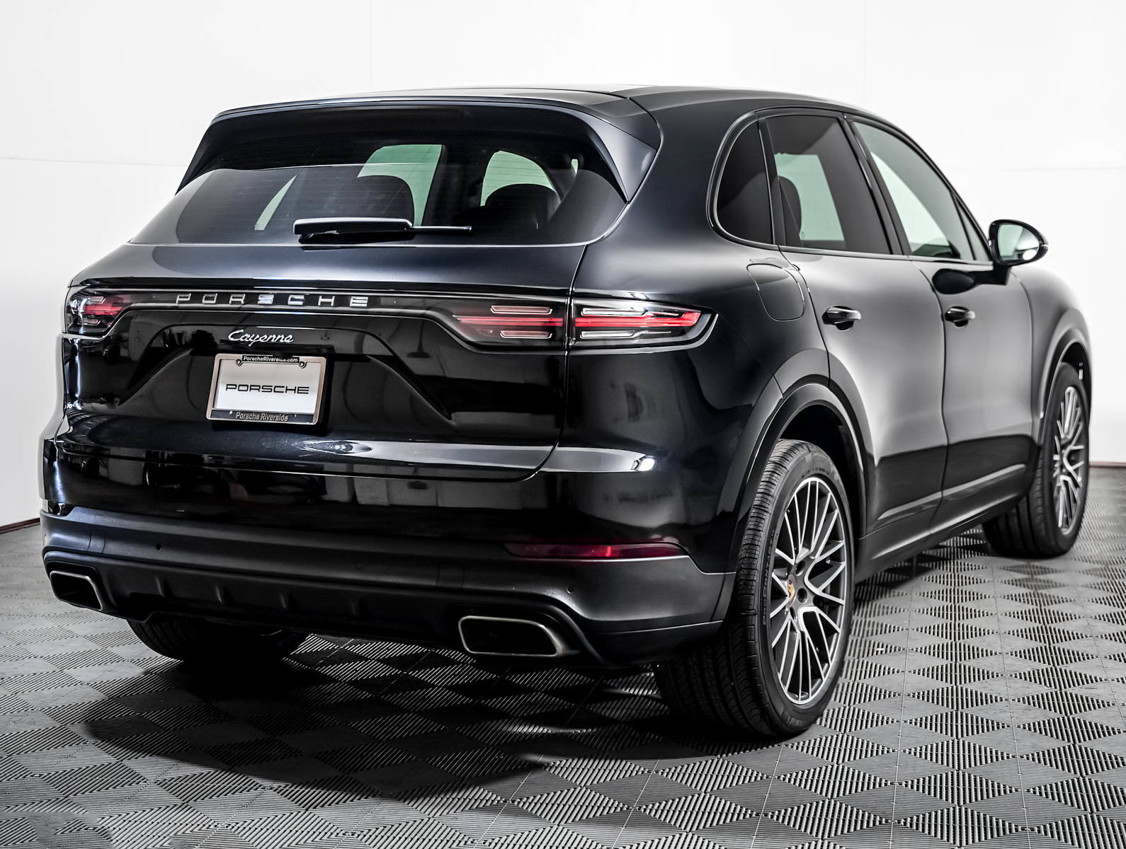 Certified 2023 Porsche Cayenne w/ Premium Package AWD/4WD image 10
