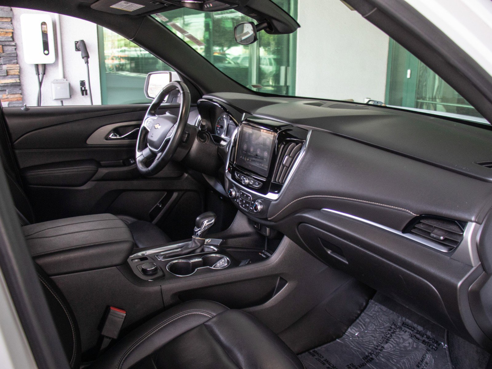 Used 2023 Chevrolet Traverse LT image 19