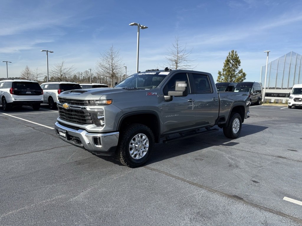 Used 2024 Chevrolet Silverado 2500 LT image 3
