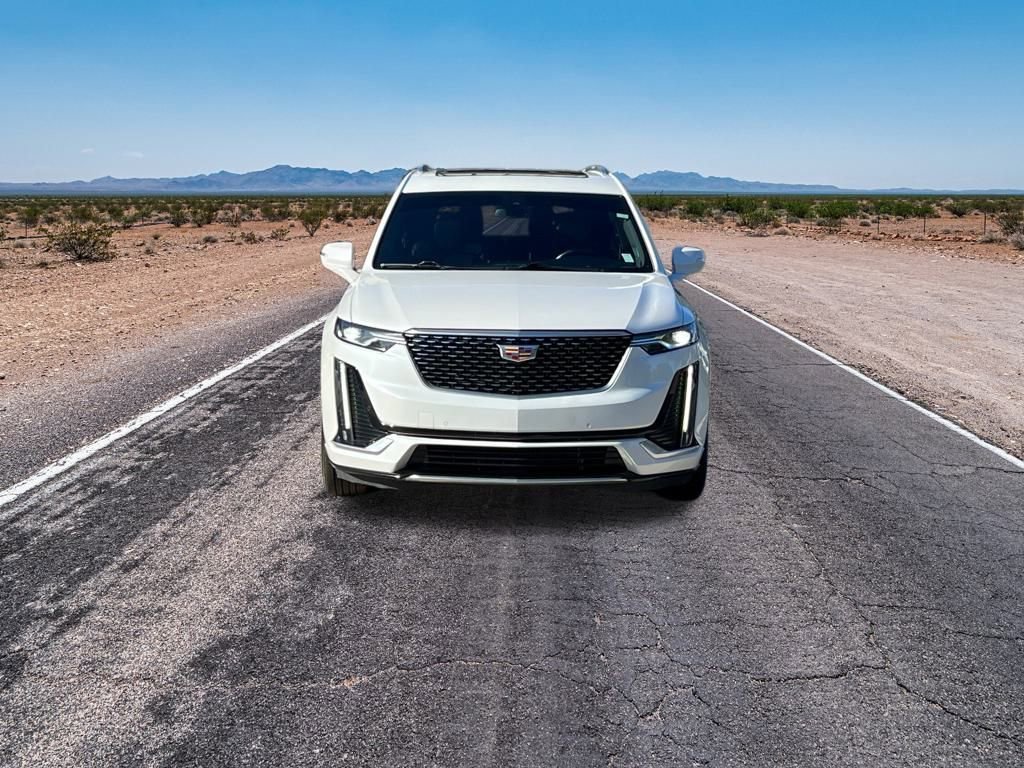 Used 2022 Cadillac XT6 Premium Luxury image 2